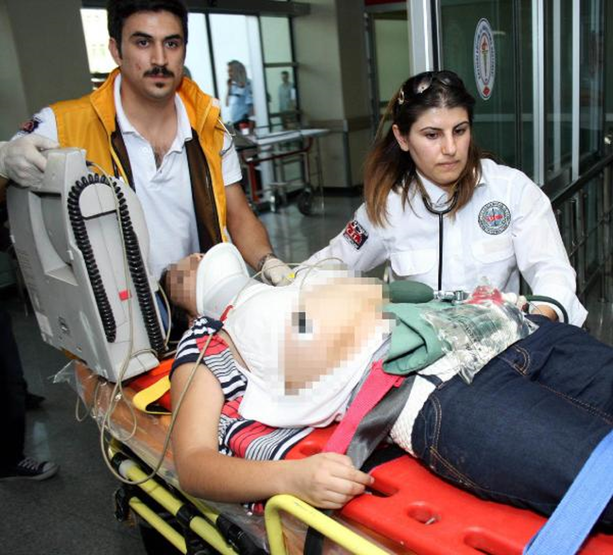 6\'ncı Kattan Atlayan Liseli Kız Ölümle Pençeleşiyor