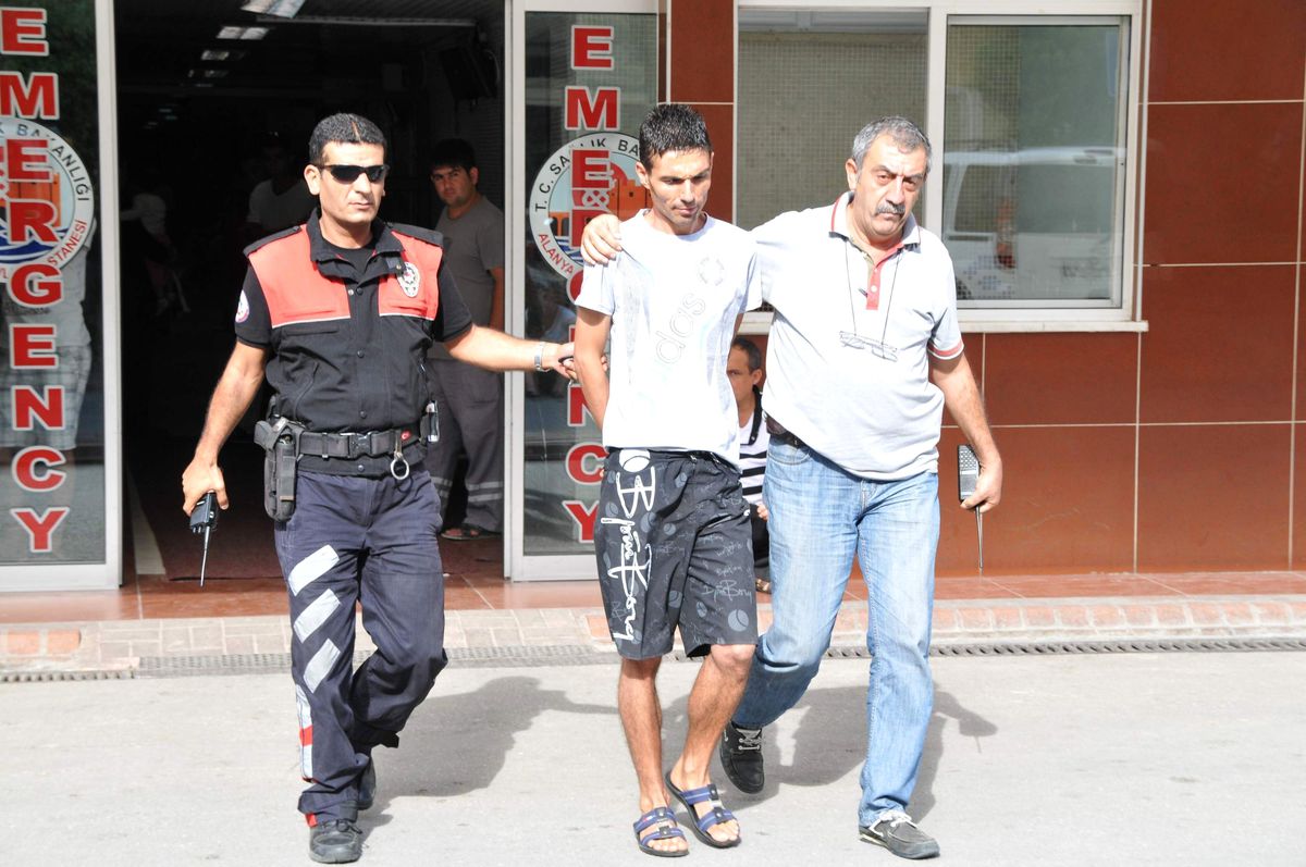 Alanya\'da Kapkaççı Polisten Kaçamadı