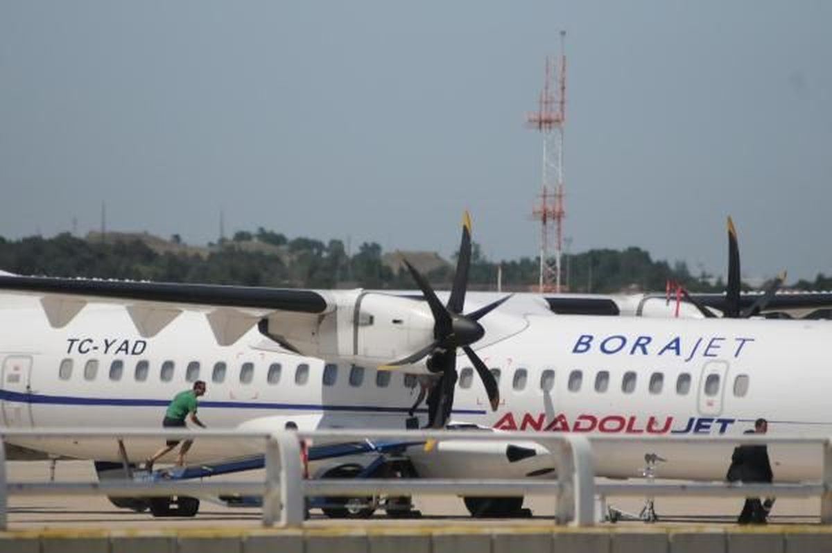 Anadolu Jet Uçağı Kalkmak Üzereyken Arıza Yaptı
