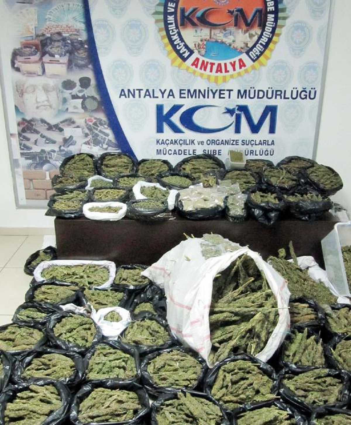 Antalya\'da 71 Kilo Esrar Ele Geçirildi