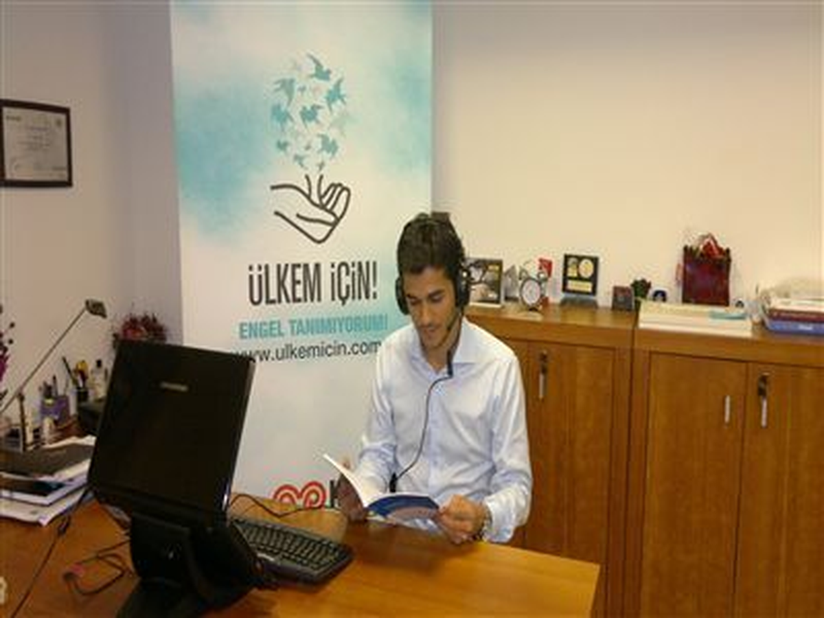 Arçelik Çalışanları Görme Engelliler İçin Kitap Okuyor