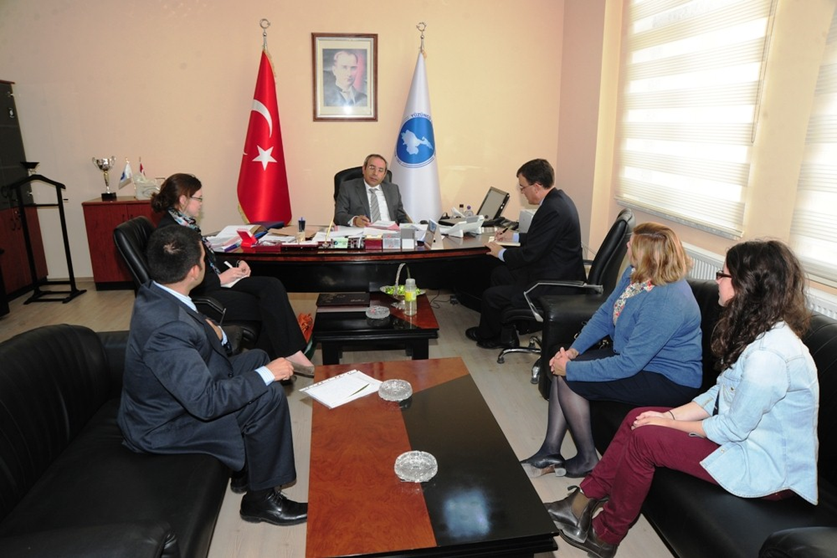 Avustralya Büyükelçisi Bigss, Yyü Rektörü Prof. Dr. Battal\'ı Ziyaret Etti