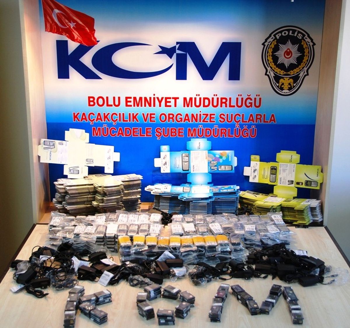 Bolu\'da 250 Adet Kaçak Cep Telefonu Ele Geçirildi