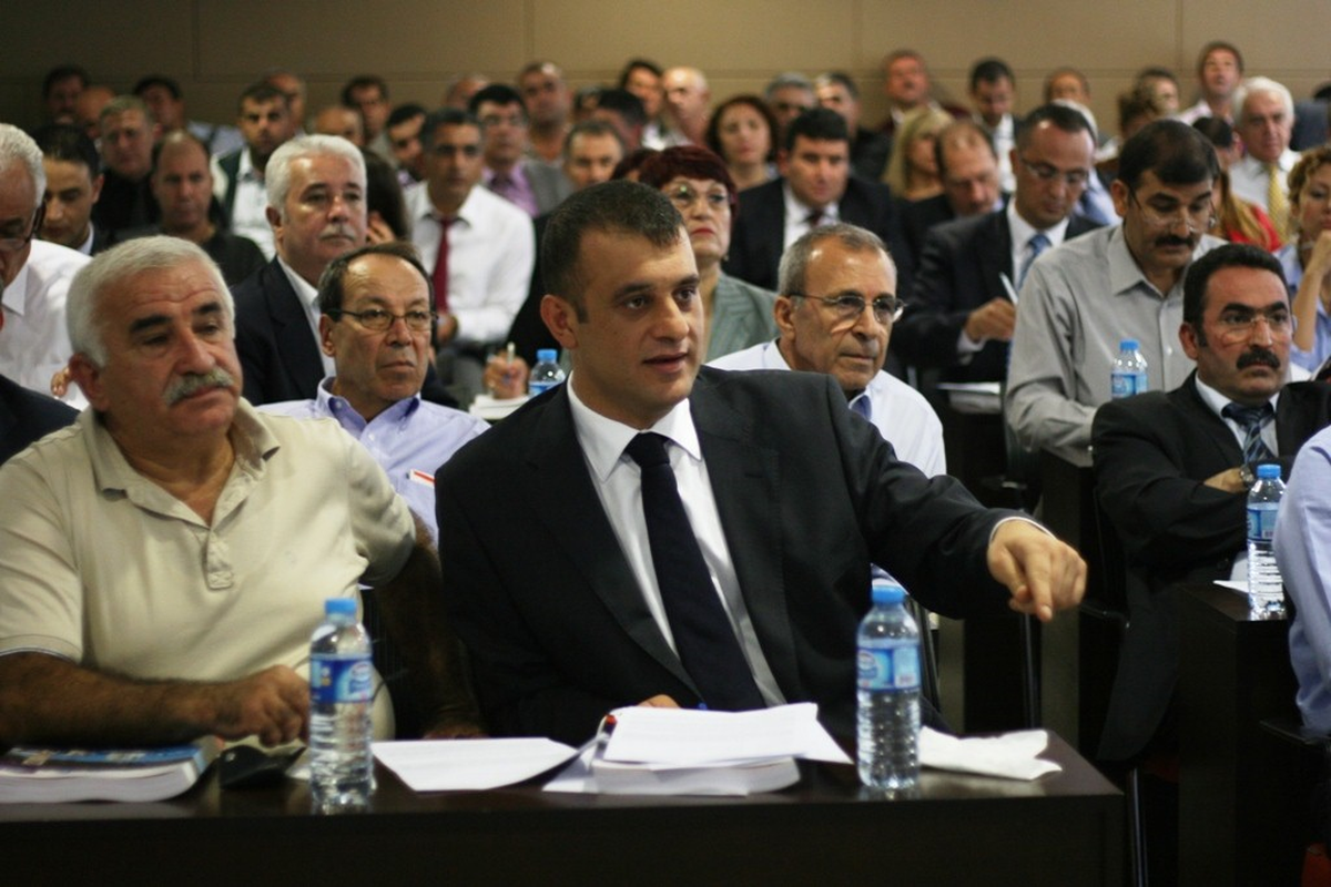 Büyükşehir\'de Meclisin İlk Oturumu \'Madde Görüşme\' Tartışmasıyla Açıldı