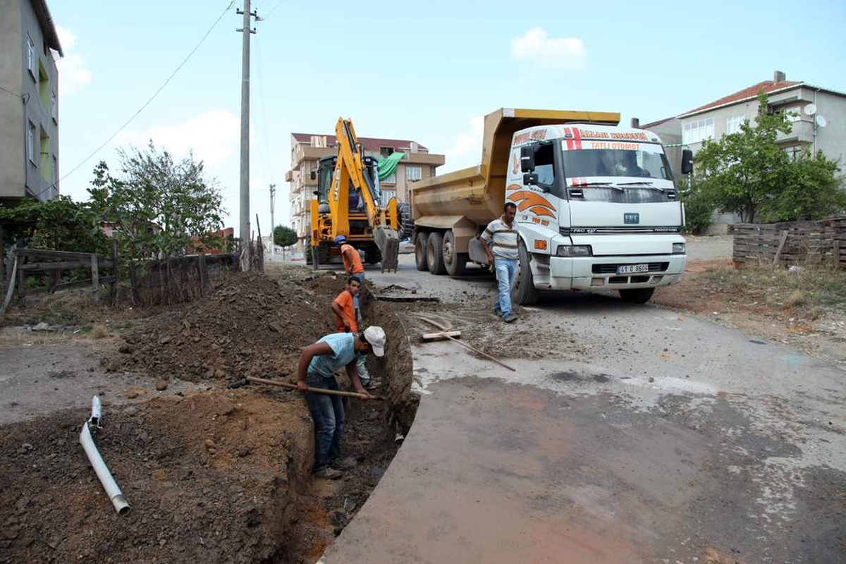 Çayırova\'da Alt Yapı Çalışmaları Devam Ediyor