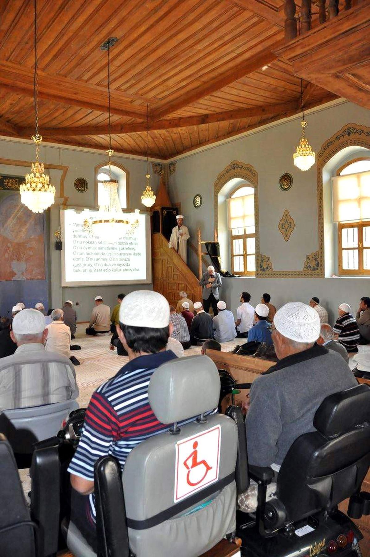Dünyanın İlk Engelsiz ve Erişilebilir İbadethanesi Hacı Hasan Camii\'ne Yoğun İlgi