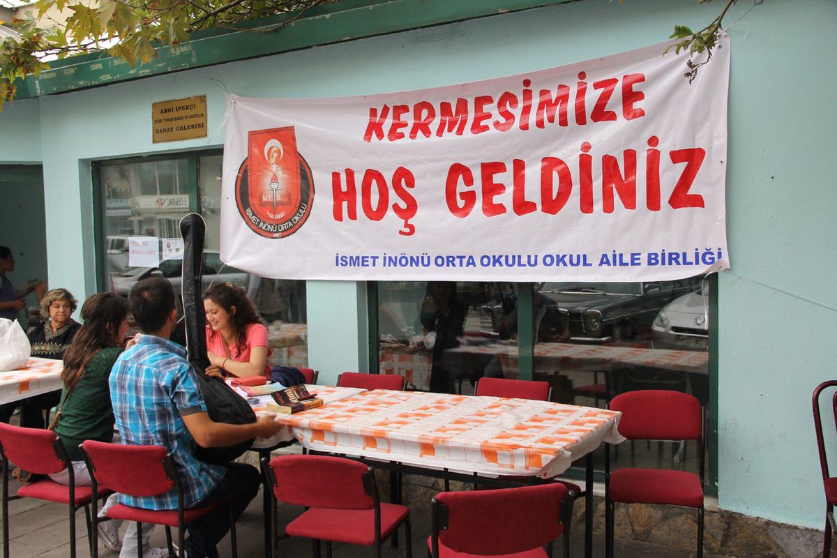 Ereğli\'de Okul Yararına Kermes