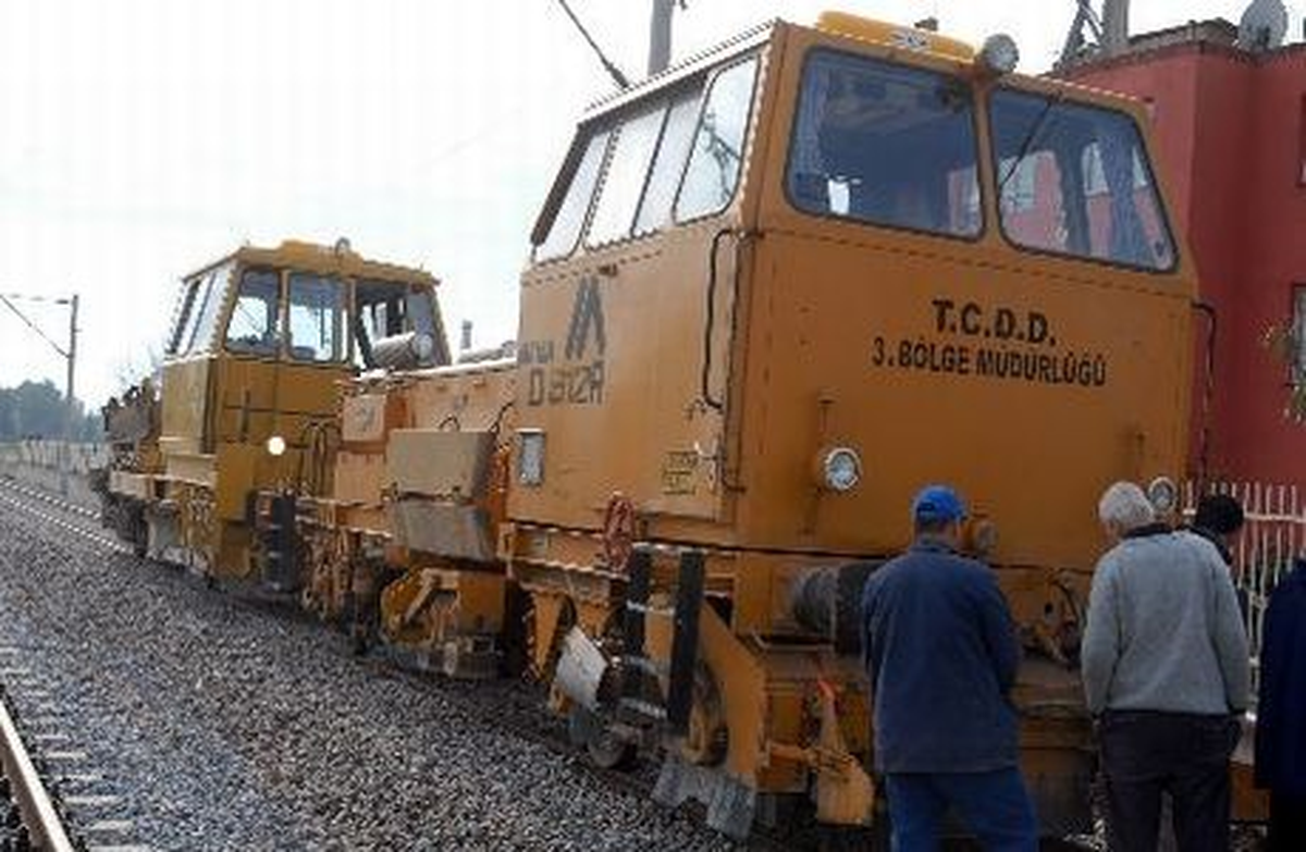 Hisarlar\'dan Demiryolu Hat Bakım ve Vagon Çekim Aracı