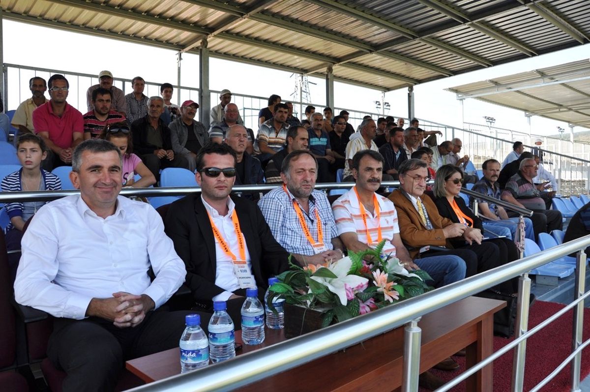 Kaynaşlı Stadyumu Müsabakalara Açıldı