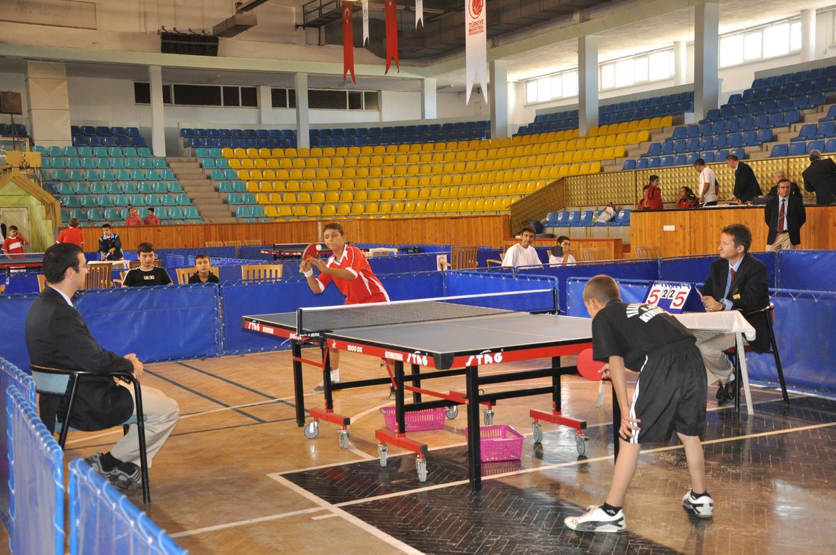 Kırıkkale\'de Okullar ve Kulüpler Arası Masa Tenisi Turnuvası