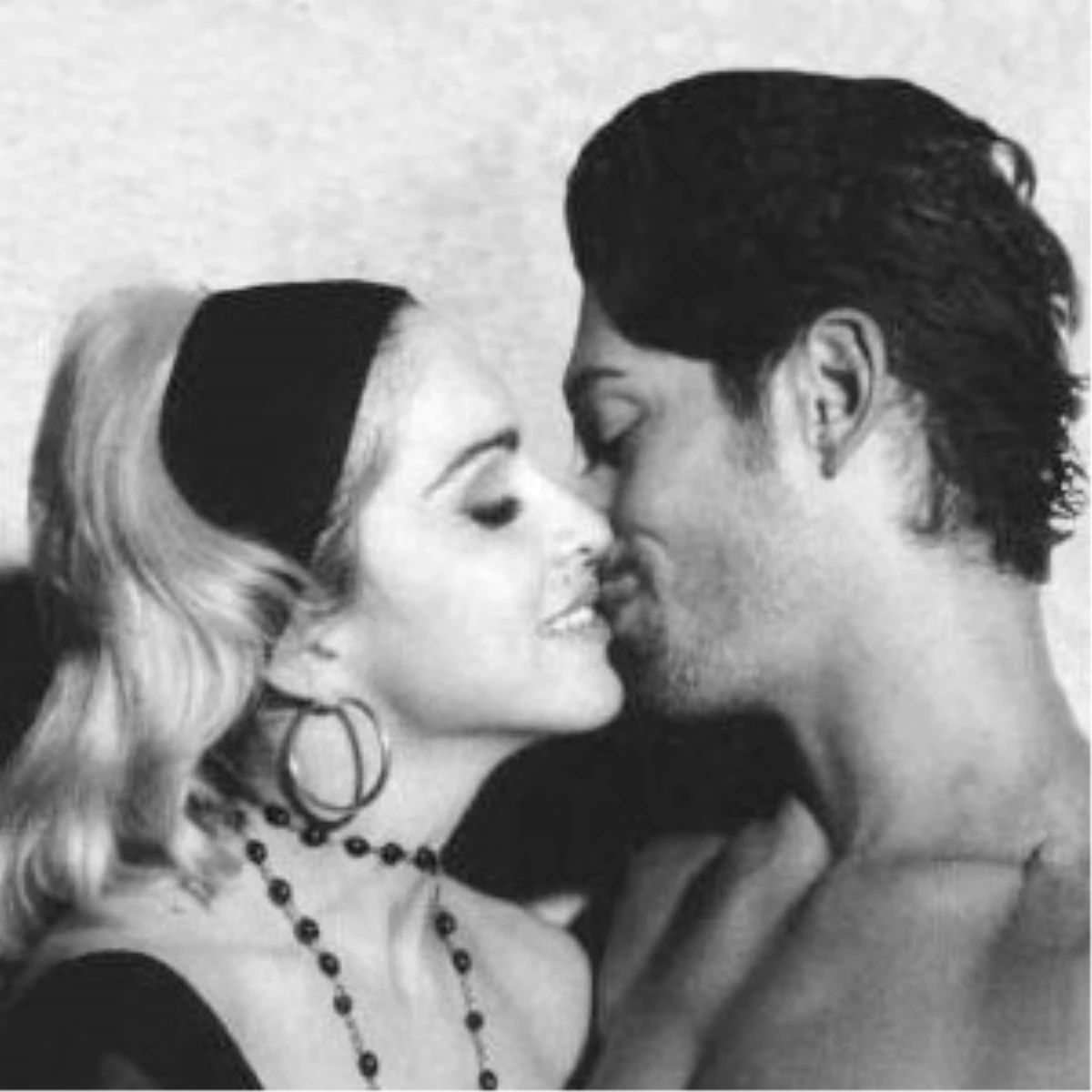 Madonna\'nın Ex Aşkı Geliyor