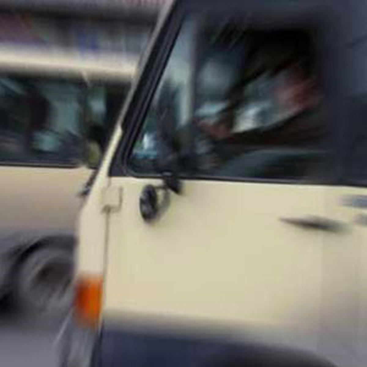 Minibüs Öğrencilerin Arasına Daldı:1 Ölü