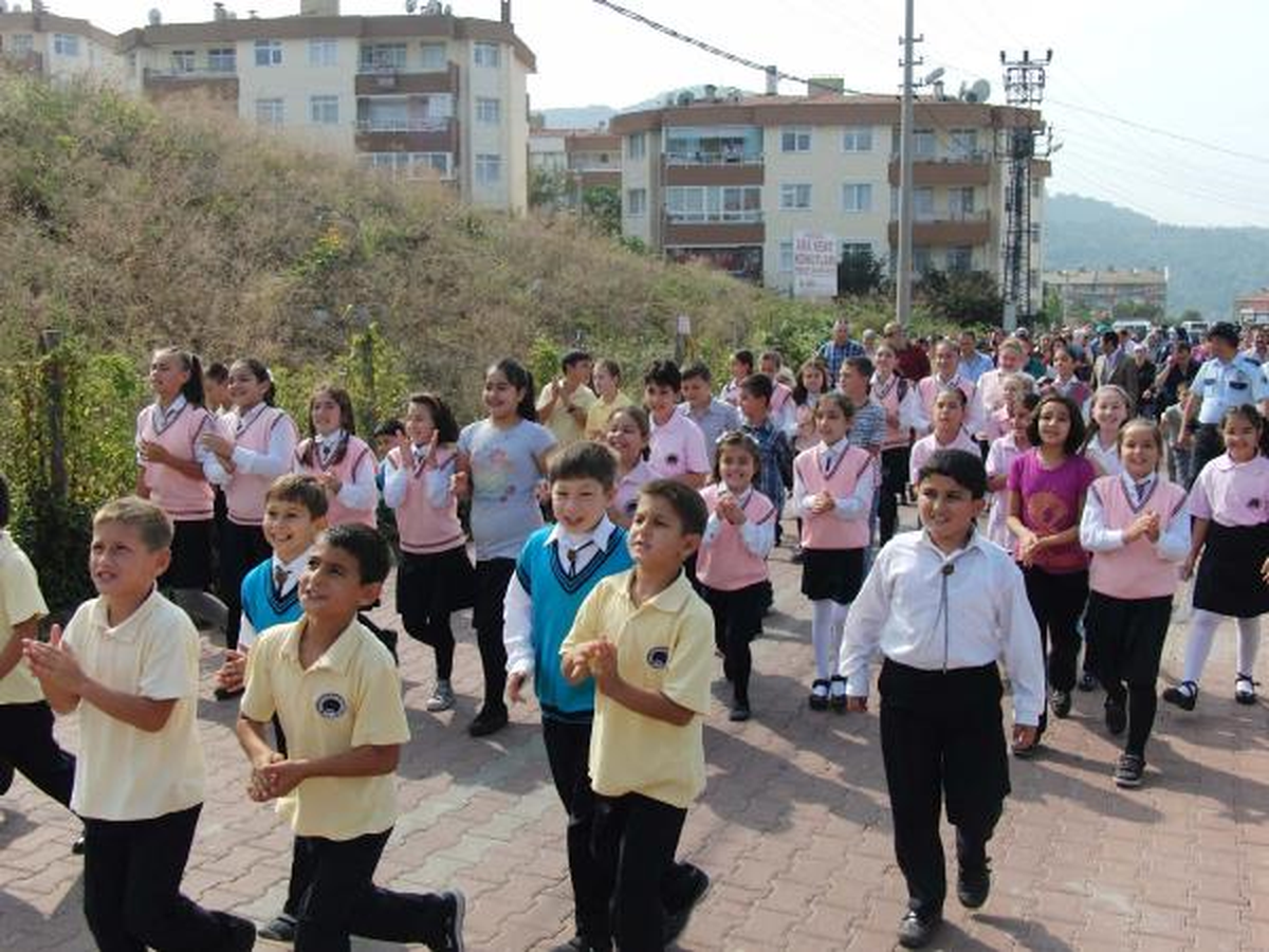 Okul Servisi İçin Yürüdüler