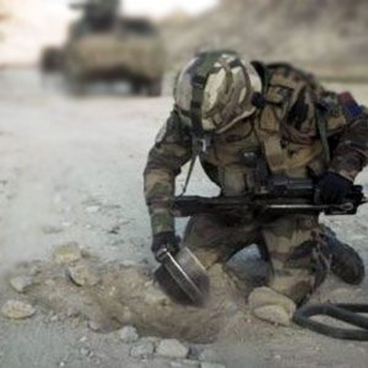 PKK\'nın Yola Döşediği Mayın Askeri Araç Geçtikten Sonra Patladı