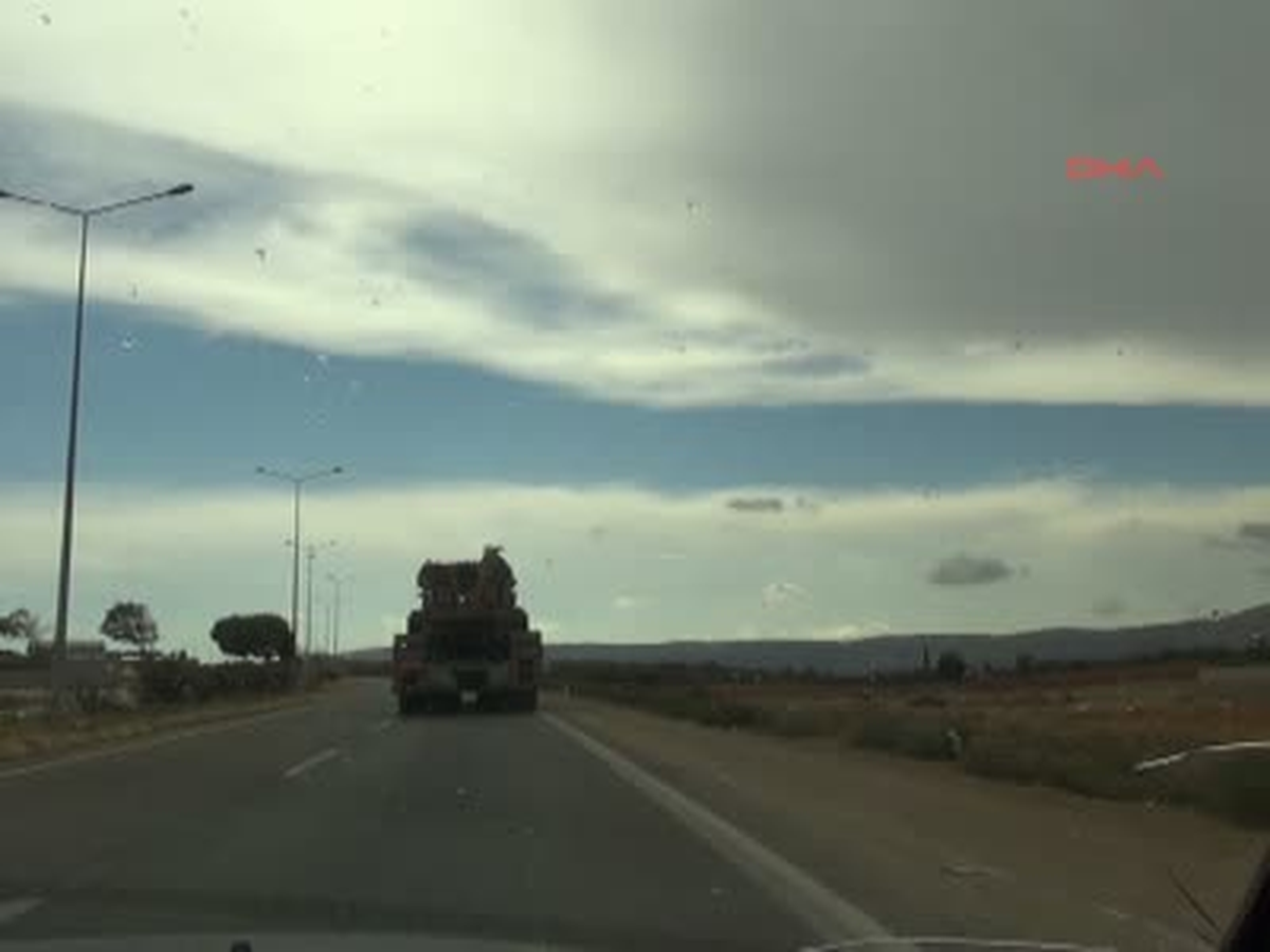 Reyhanlı Sınırına Askeri Araç Sevkiyatı
