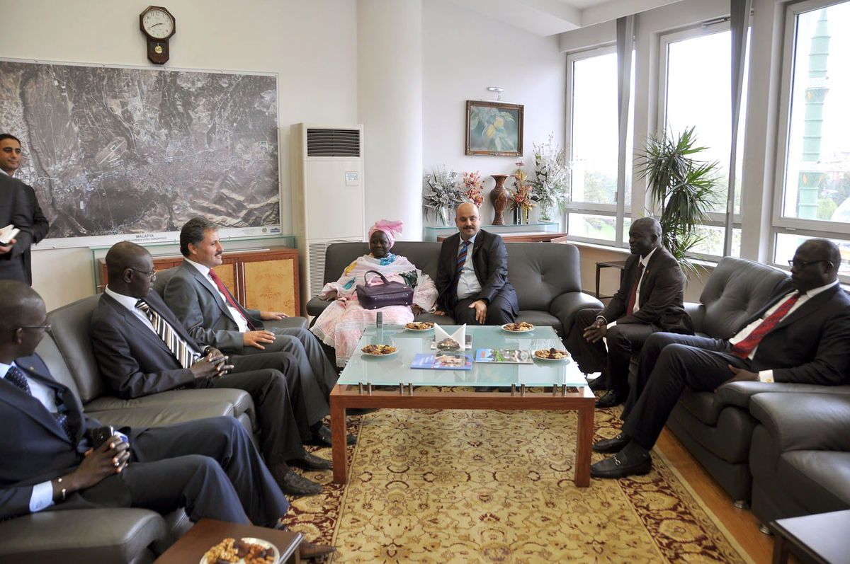 Senegalli Bakandan Başkan Çakır\'a Ziyaret