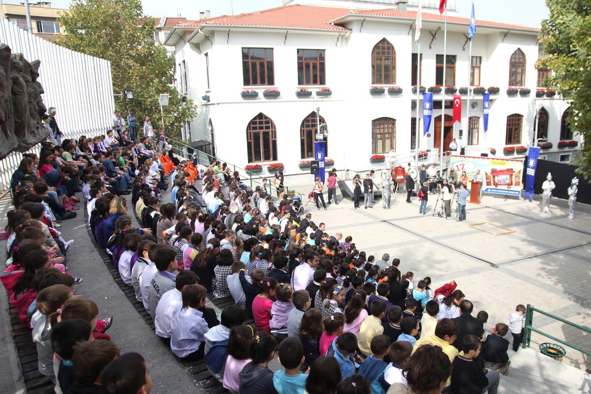 Tiyatronun Coşkusu Bursa\'yı Sardı