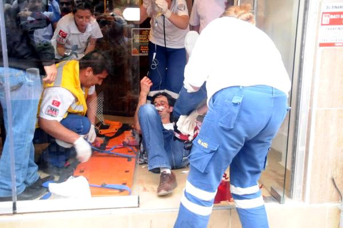 Uyardığı Motosikletlilerin Bıçaklı Saldırısına Uğradı