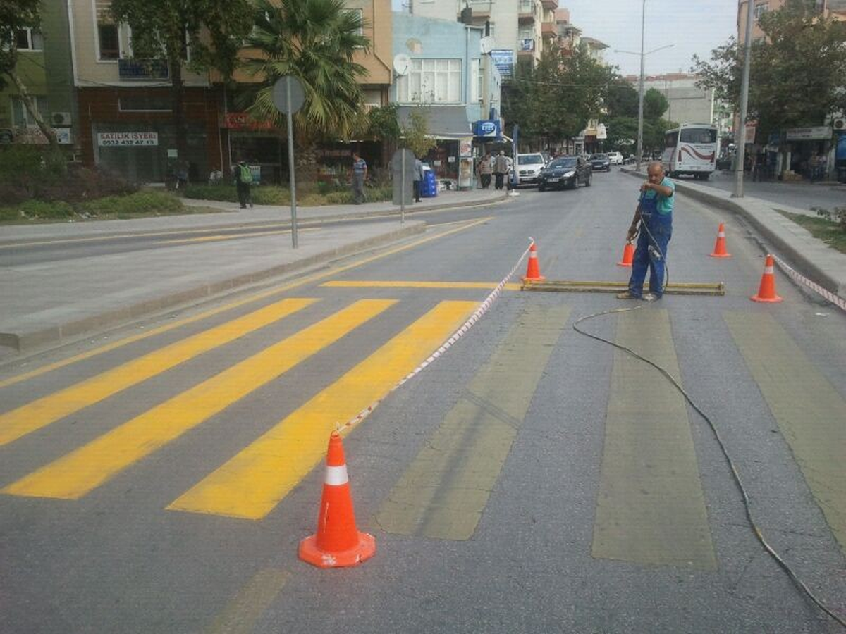 Yol Çizgileri Yenileniyor