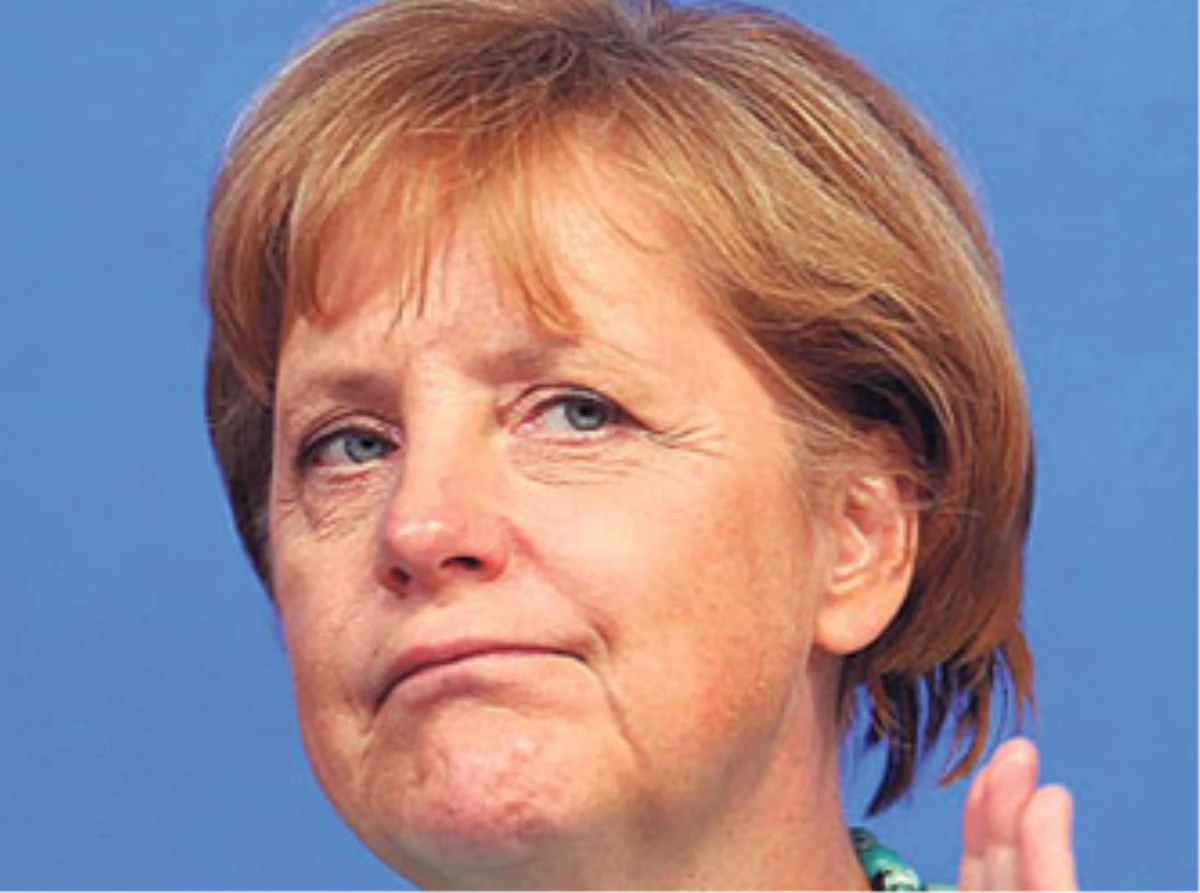 Yunan Halkından Angela Merkel\'e: "Ülkemizden Defol"