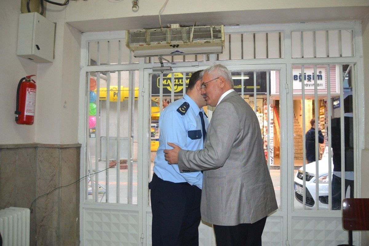 AK Parti Adapazarı İlçe Başkanı Mustafa Ak, İlçe Emniyet Müdürlüğünü Ziyaret Etti