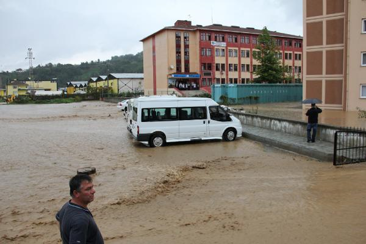 Aşırı Yağış Rize\'de de Etkili Oldu