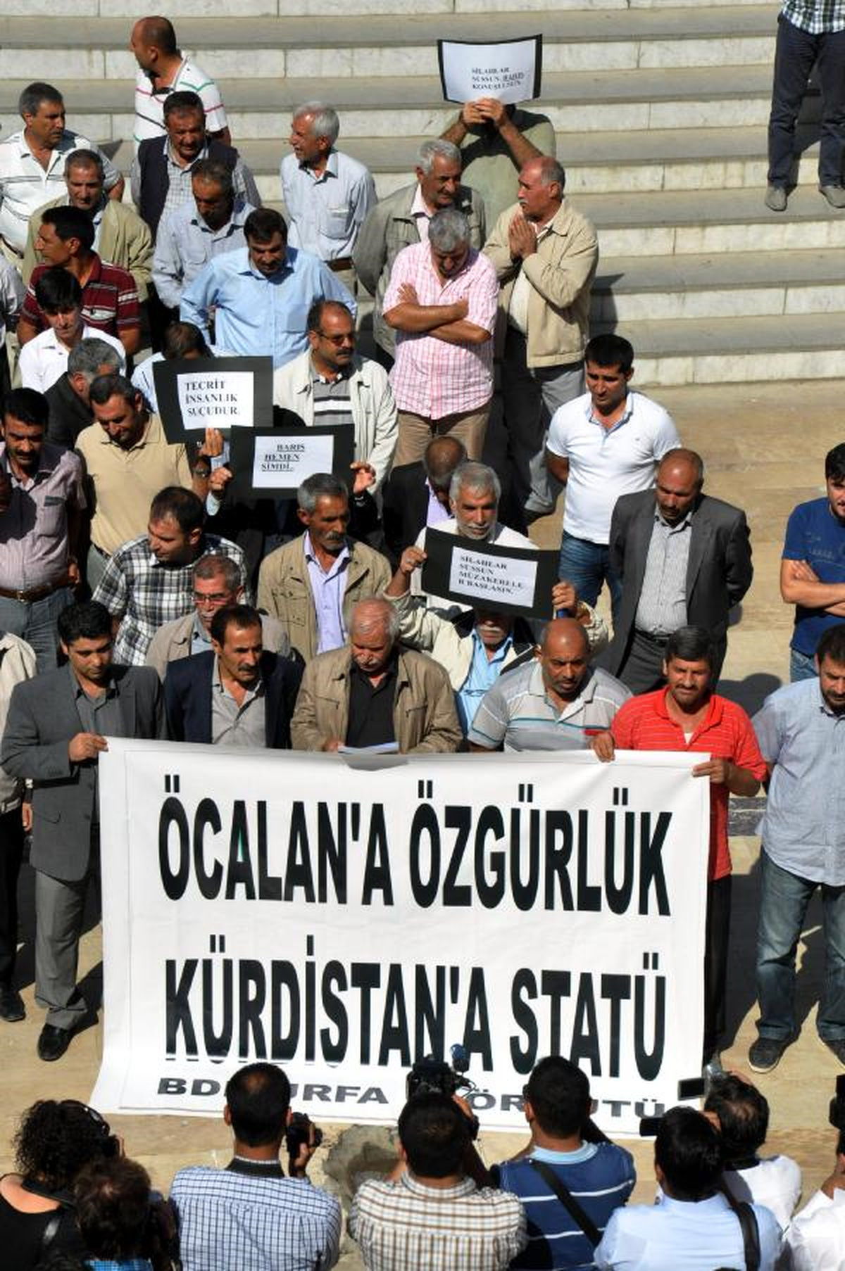 BDP Eyleminde \'Öcalan\' Pankartı Gerginliği; 4 Gözaltı