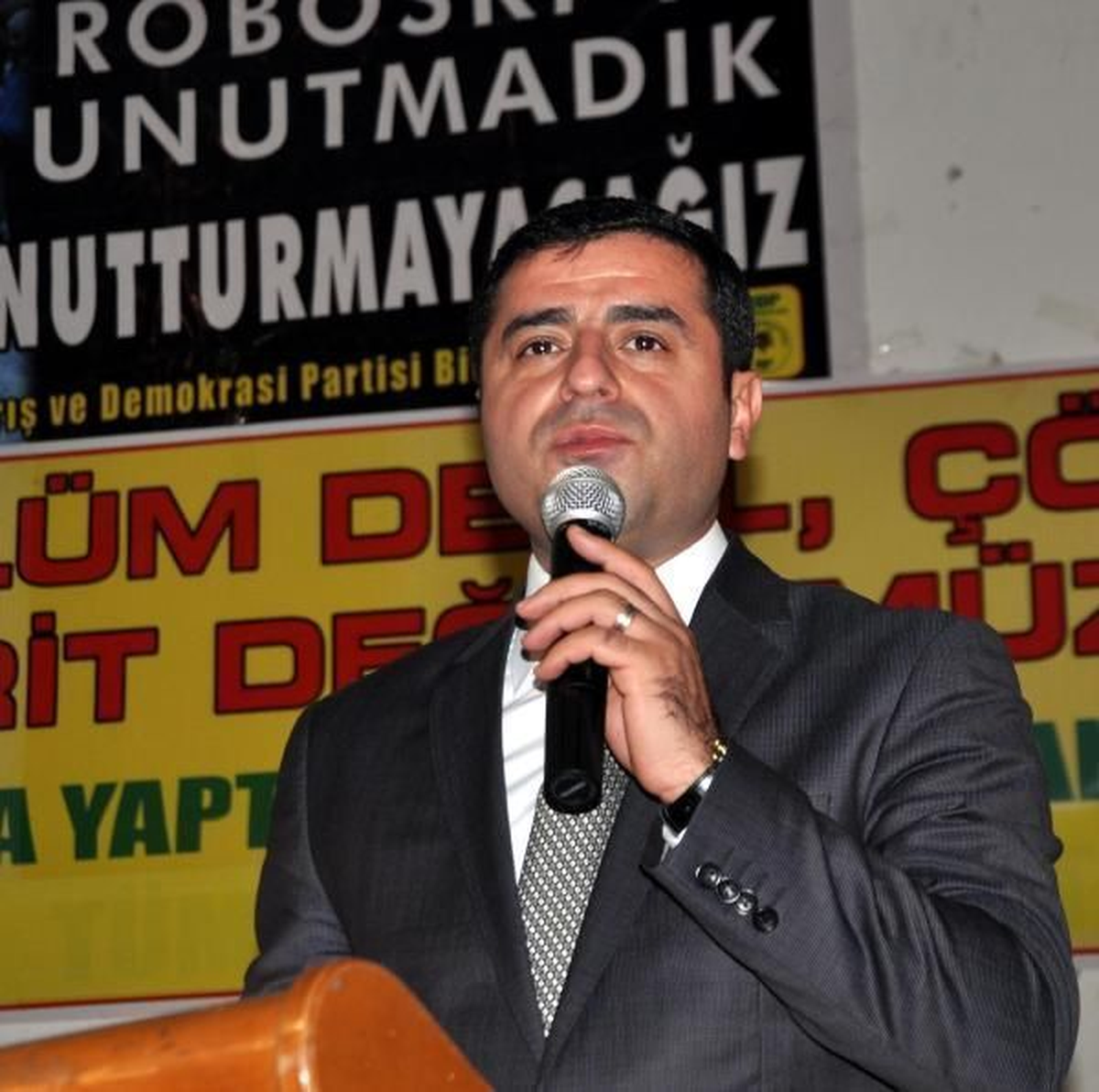 BDP\'li Demirtaş: "Biz Hem Sana, Hem Esad\'a Karşıyız"