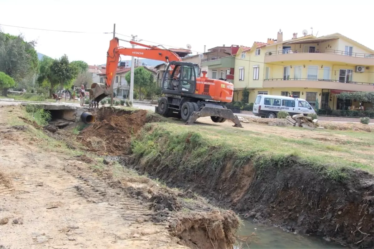 Burhaniye\'de Hocazade Deresi Islah Ediliyor