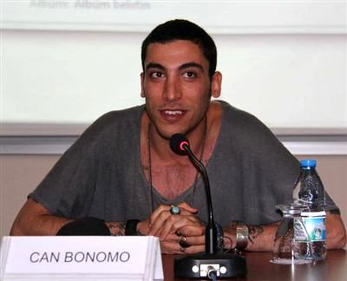 Can Bonomo\'ya Üniversiteli İlgisi