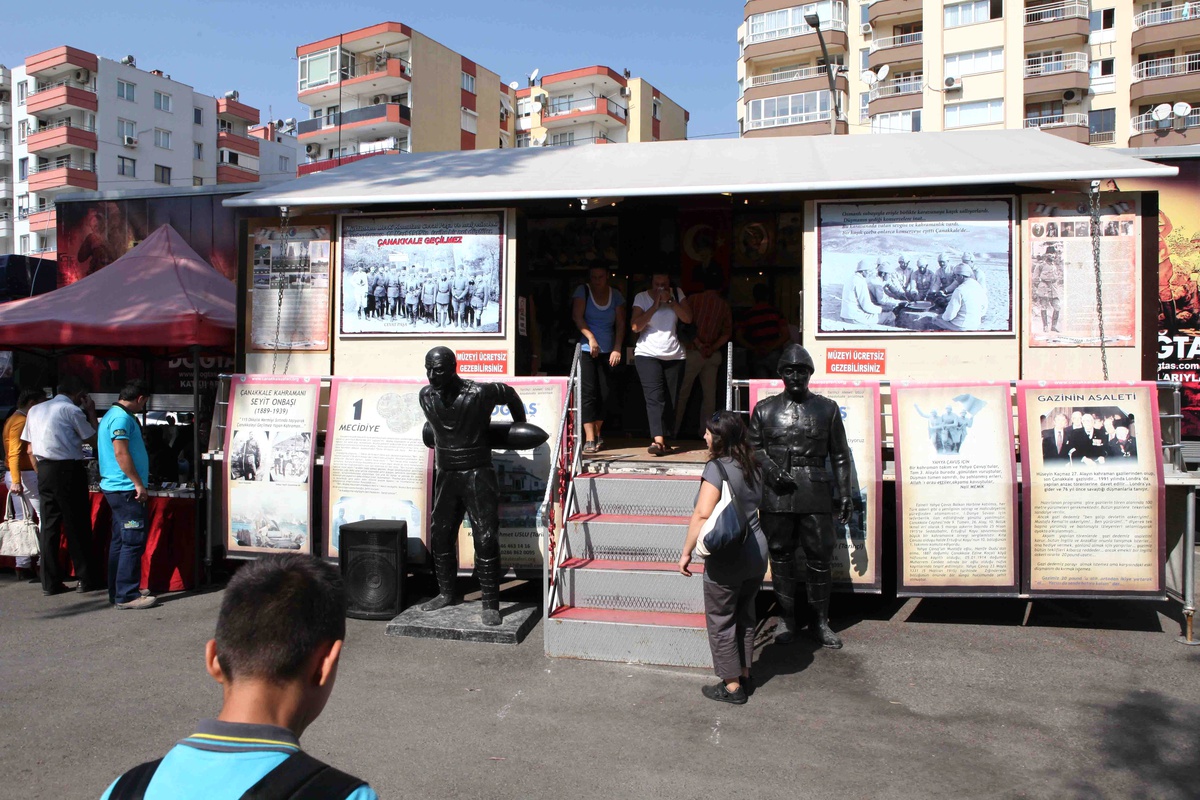 Çanakkale Gezici Müzesi Bayraklı\'ya da Geldi