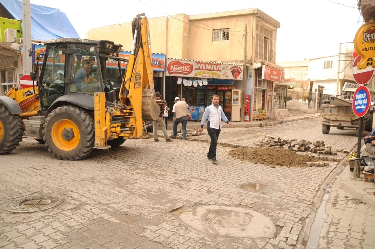Cizre\'de Tek Yönlü Caddelere Demir Kapan Yerleştirildi