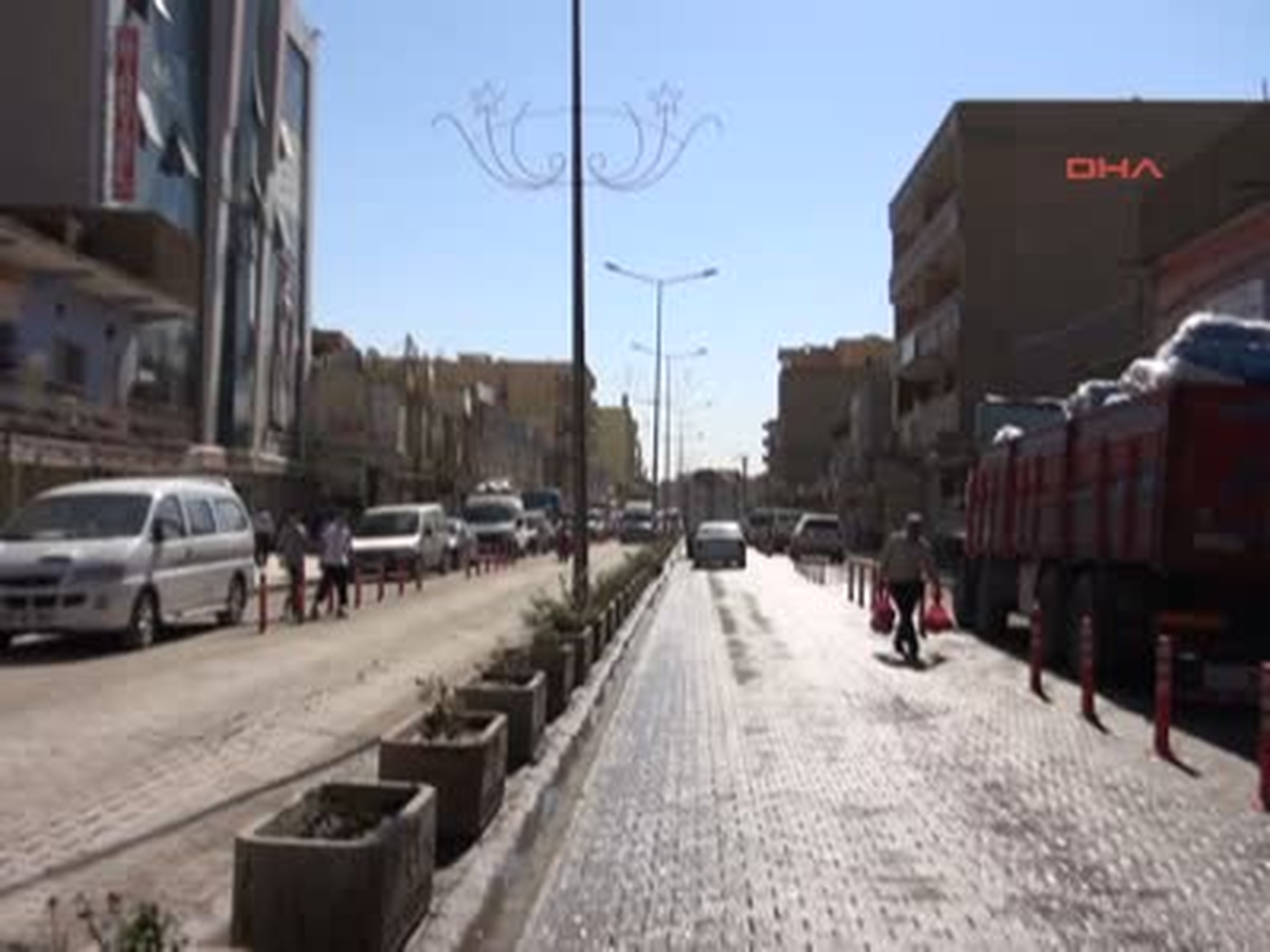 Cizre\'de Öcalan İçin Kepenk Kapatma Eylemleri