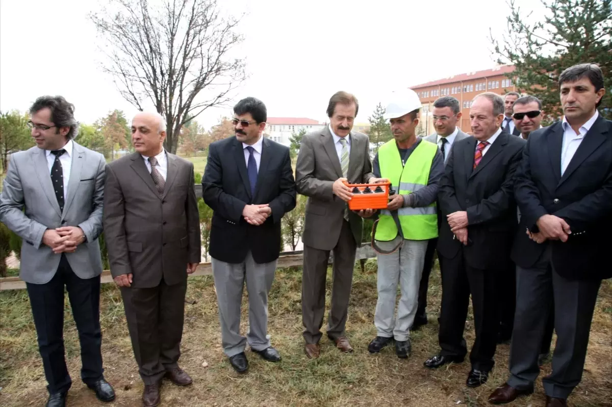 Cü Tıp Fakültesi Ek Dersliklerinin Temeli Atıldı