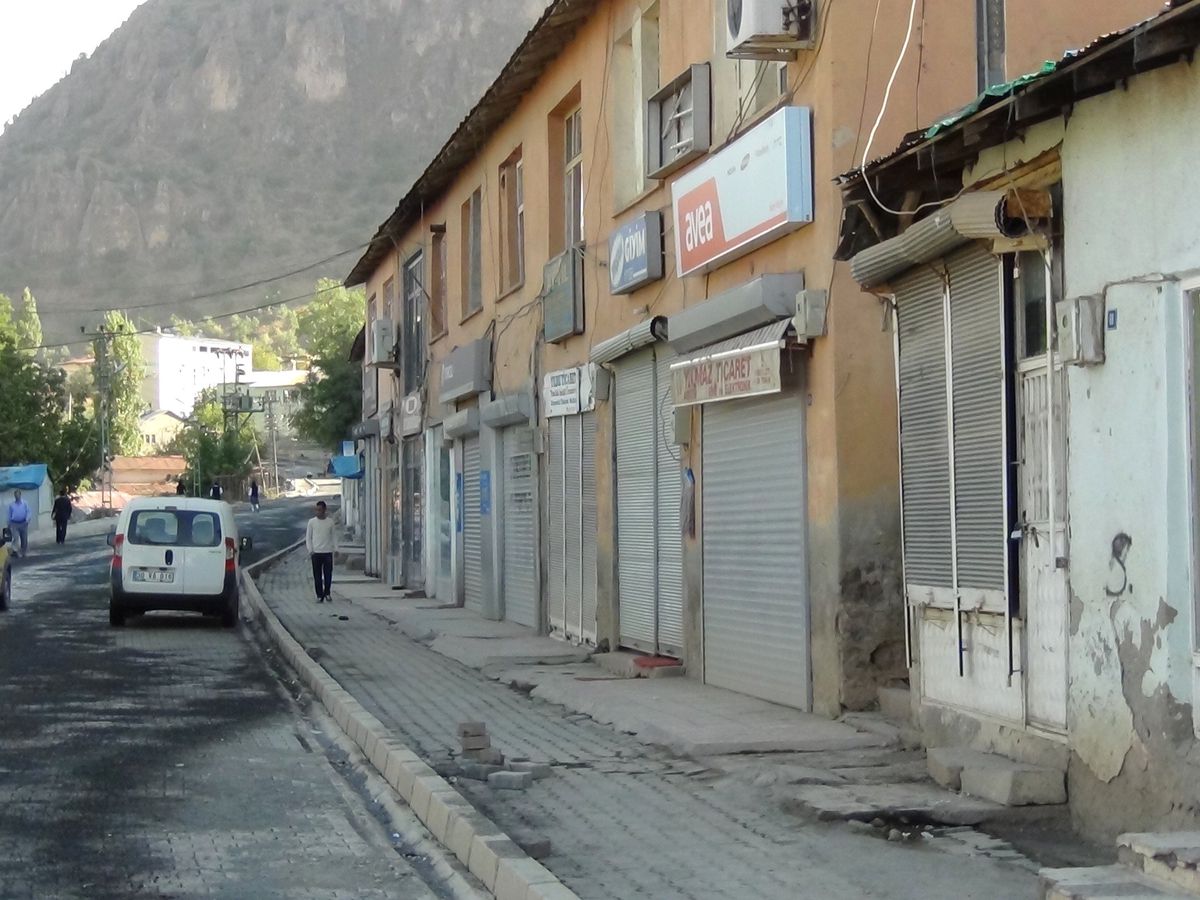 Çukurca\'da Kepenk Kapatma Eylemi