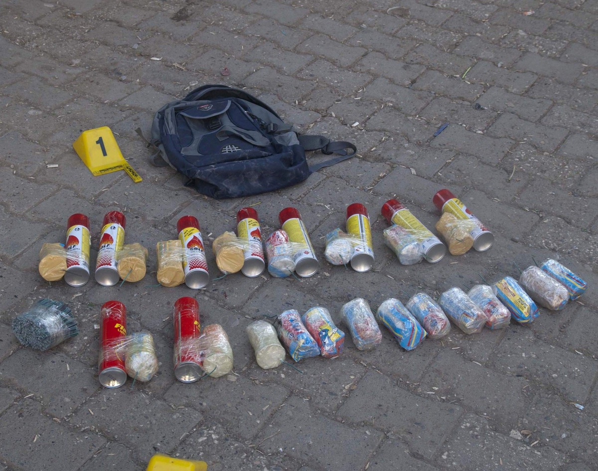 Diyarbakır\'da Okula Ses Bombası Atıldı