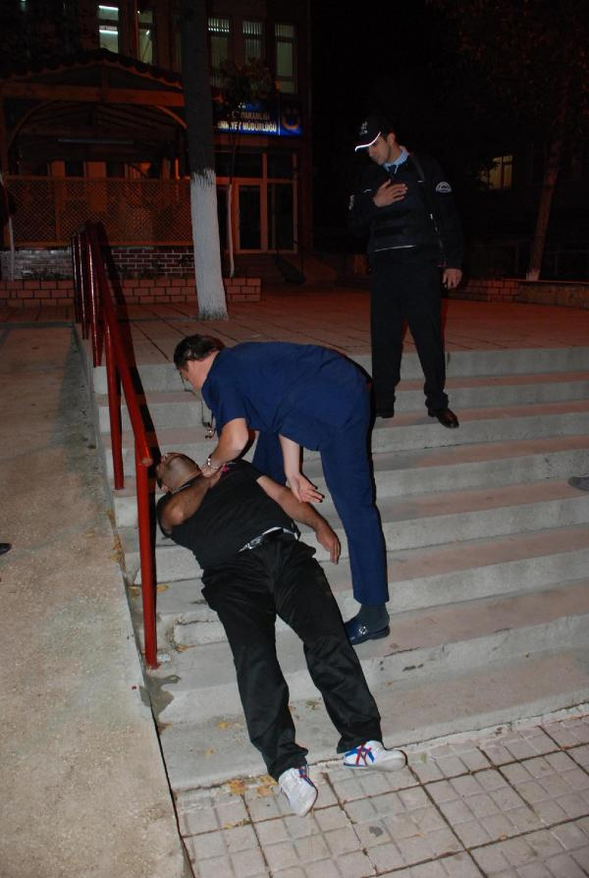 Emniyet Müdürlüğü Önünde Kalp Krizi Geçirdi