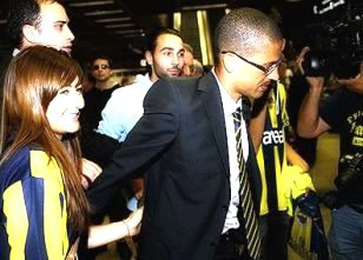 Fenerbahçe\'den Alex İçin Şaşırtan Jest!