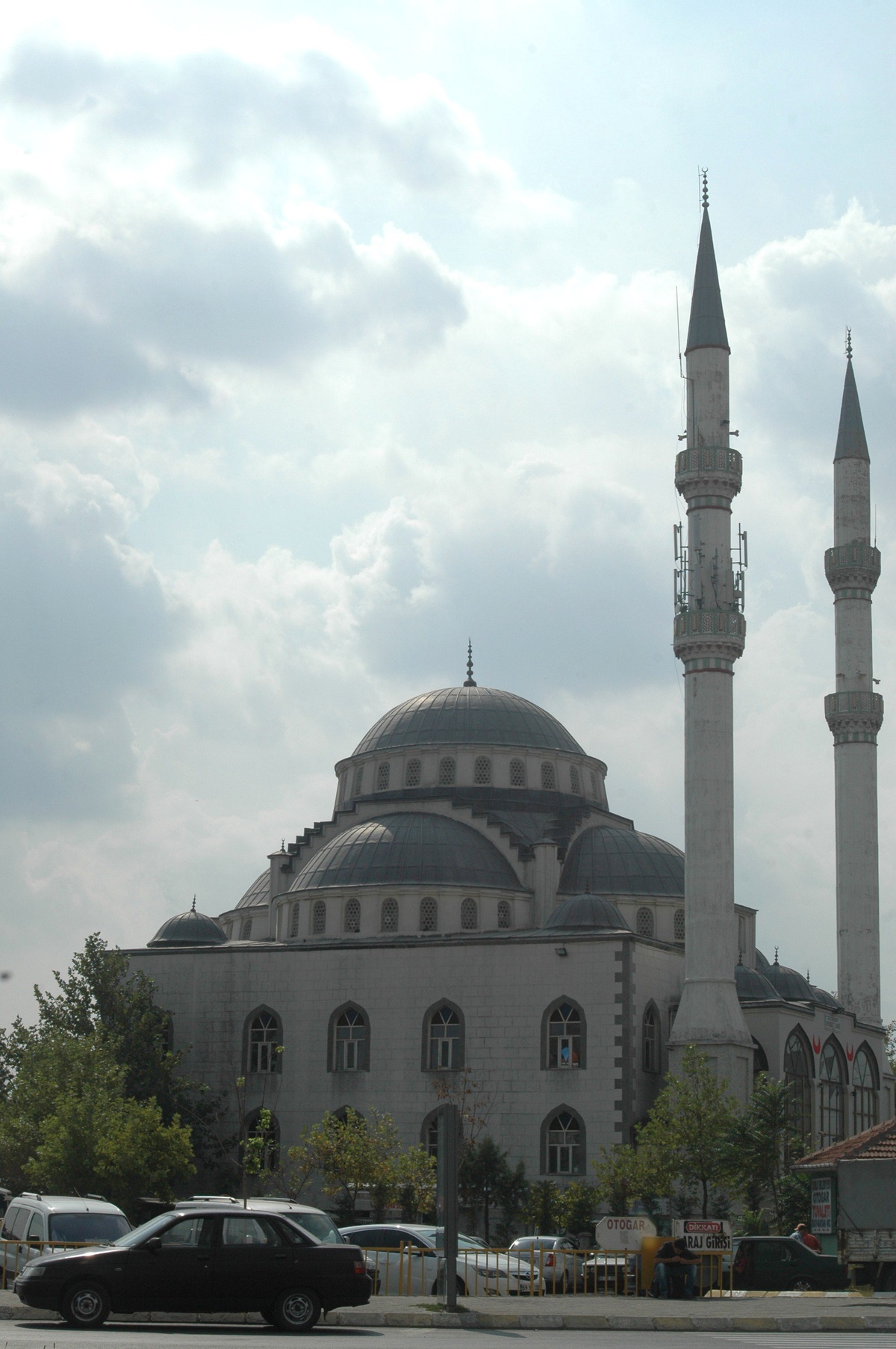 Garaj Camiindeki Baz İstasyonunun Sözleşmesi Sona Ermiş