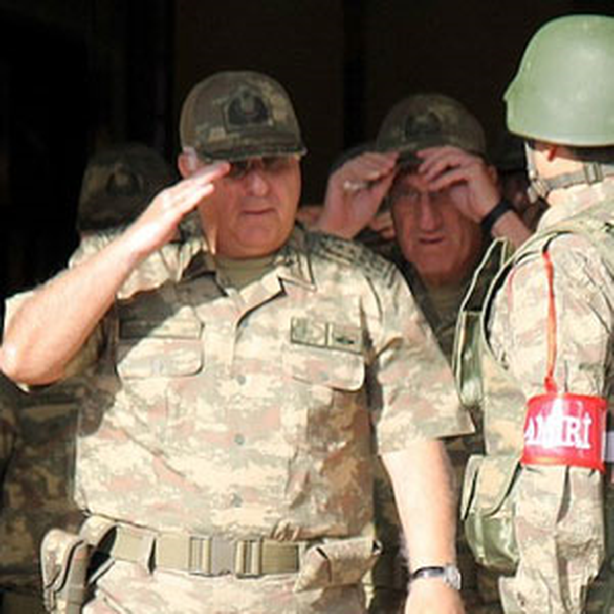 Genelkurmay Başkanı Özel, Sınır Birliklerini Denetliyor (3)