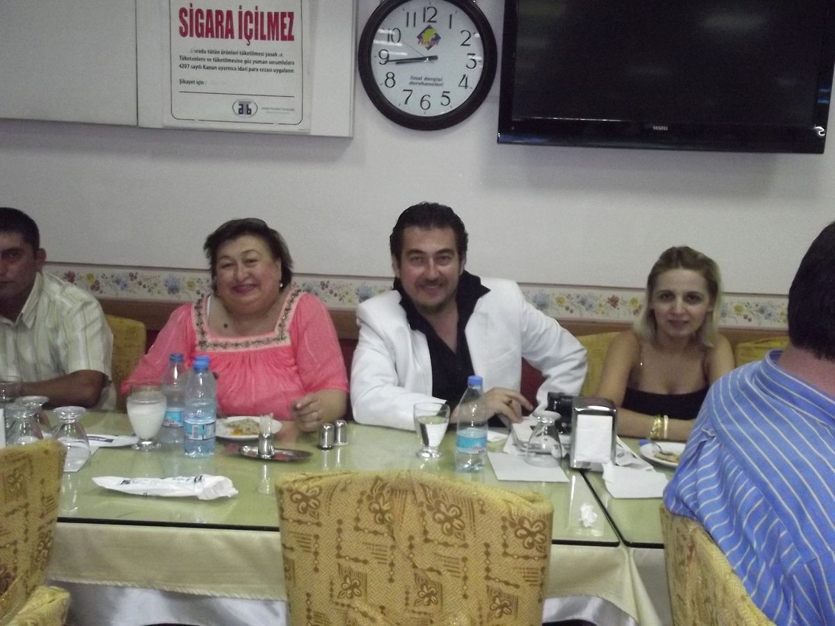Hayde Efem\'e Ayto Morali