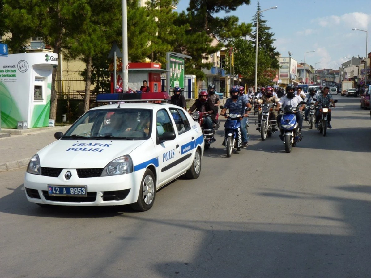 Kadınhanı Polisinden Motosiklet Sürücülerine Kask
