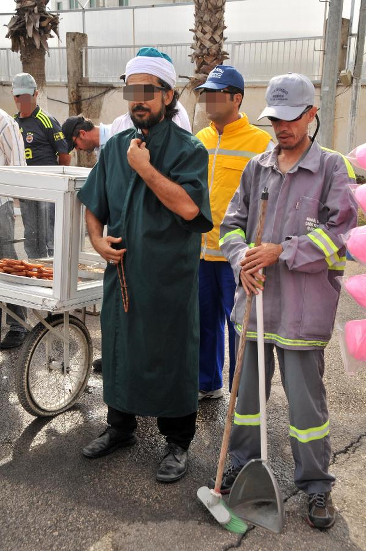 Kapkaççılara Karşı Sarıklı, Cübbelli, Şalvarlı Polisler Görevde