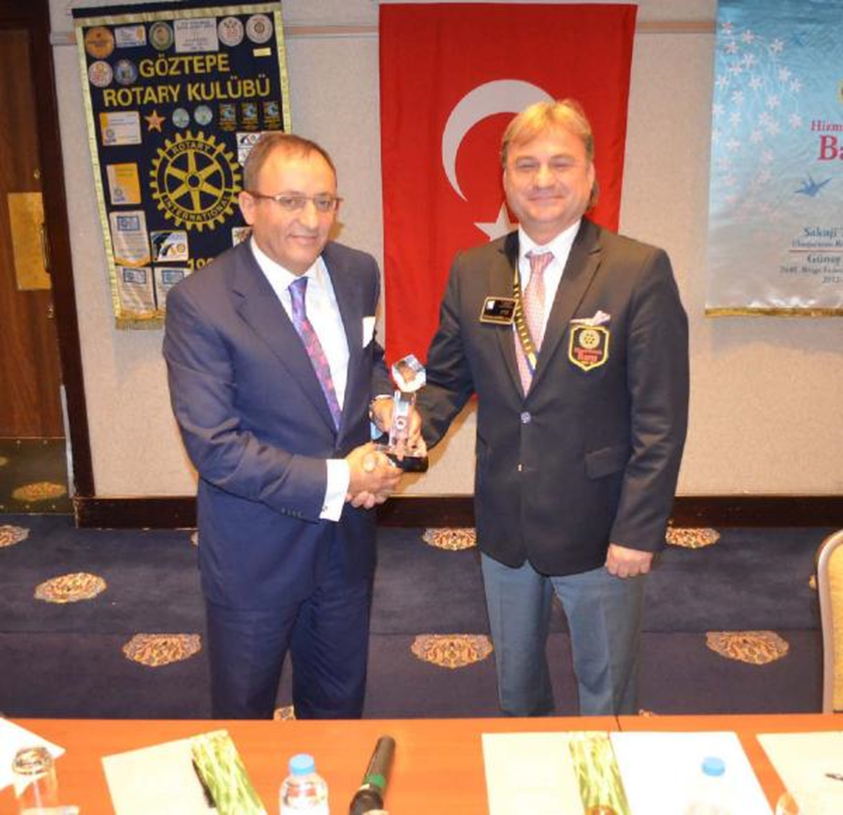 Kenan Yavuz\'a Meslekte Başarı Ödülü (2)- Yeniden