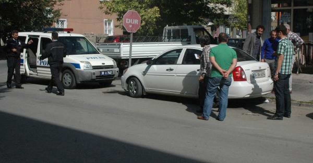 Kontrolden Kaçan Otomobilden Uyuşturucu Çıktı