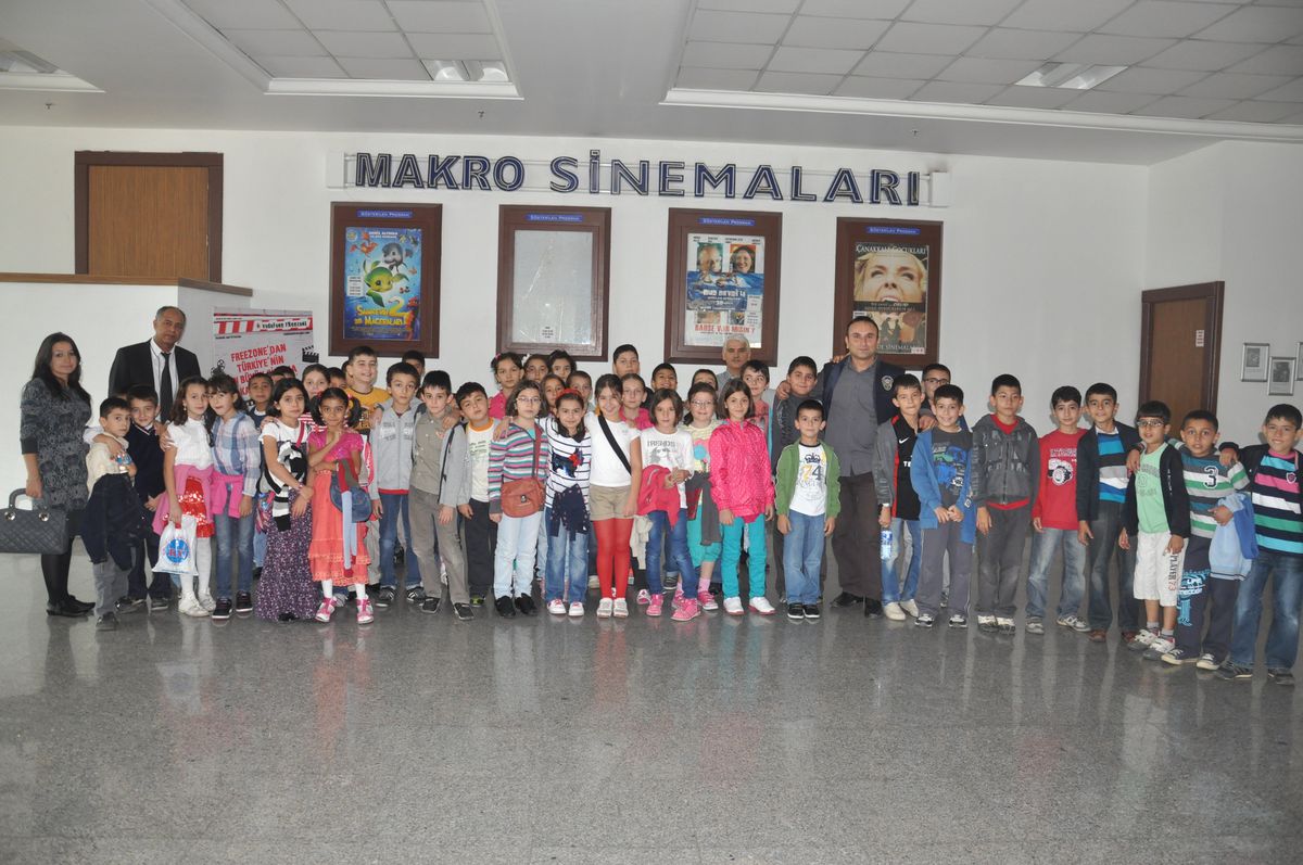 Minik Öğrencilerin Sinema Keyfi