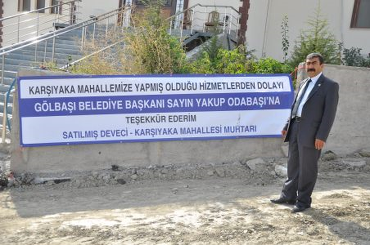 Muhtardan Pankartlı Teşekkür