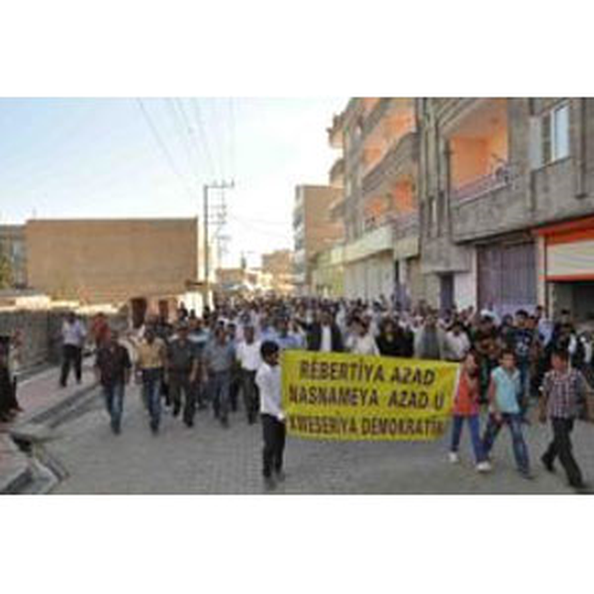 Nusaybin\'deki Yürüyüşe Öğrencilerde Katıldı