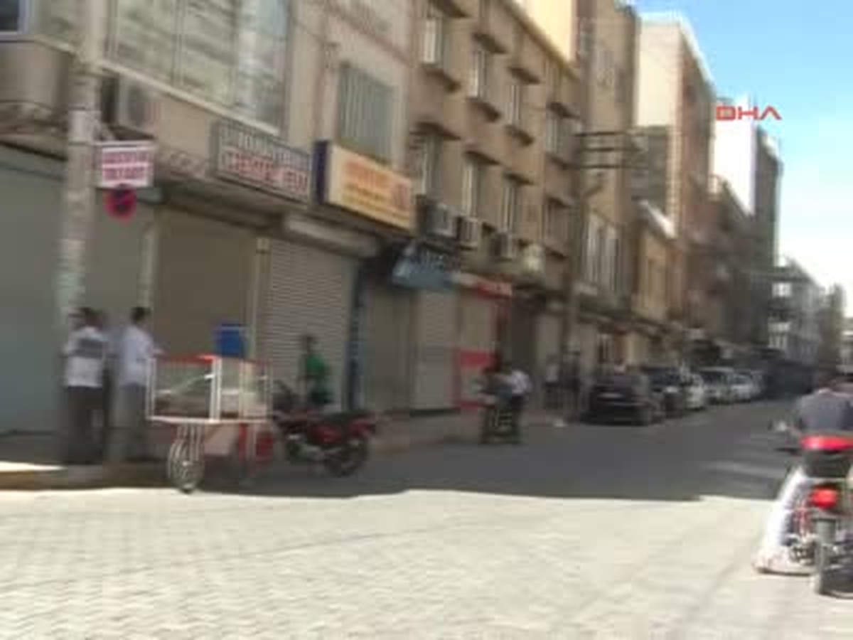 Nusaybin Öcalan İçin Kepenk Kapattı