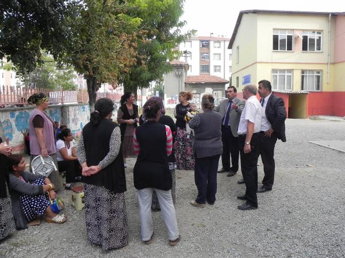 Okul Bahçesi, Piknik Alanı Gibi